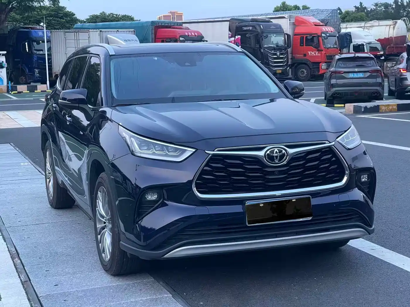 Toyota Highlander 2024 2.5L Smart Hybrid 4WD Ultimate 7-seater фото 3