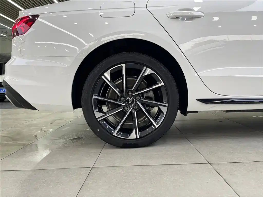 Audi A4L 2023 40 TFSI Luxury Sport фото 12