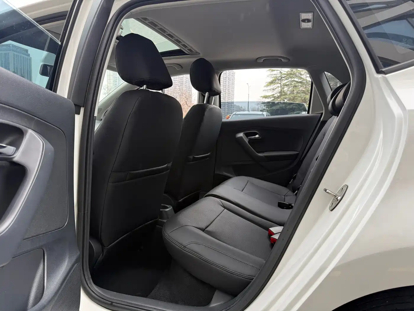 Volkswagen Polo 2016 1.6L Automatic Comfort фото 5