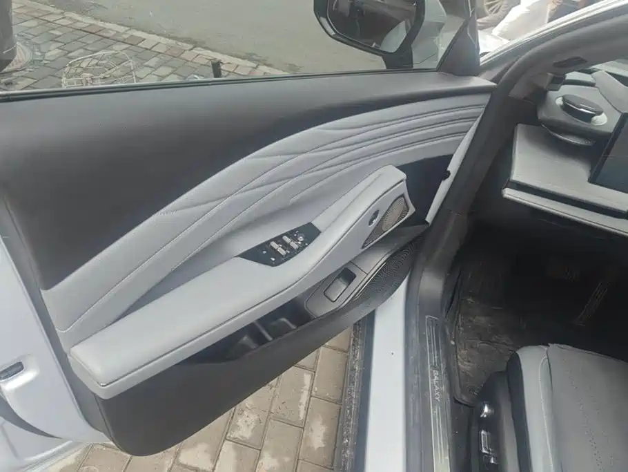 Geely Galaxy Galaxy E8 2025 2025 575km Exploration Smart Drive Edition