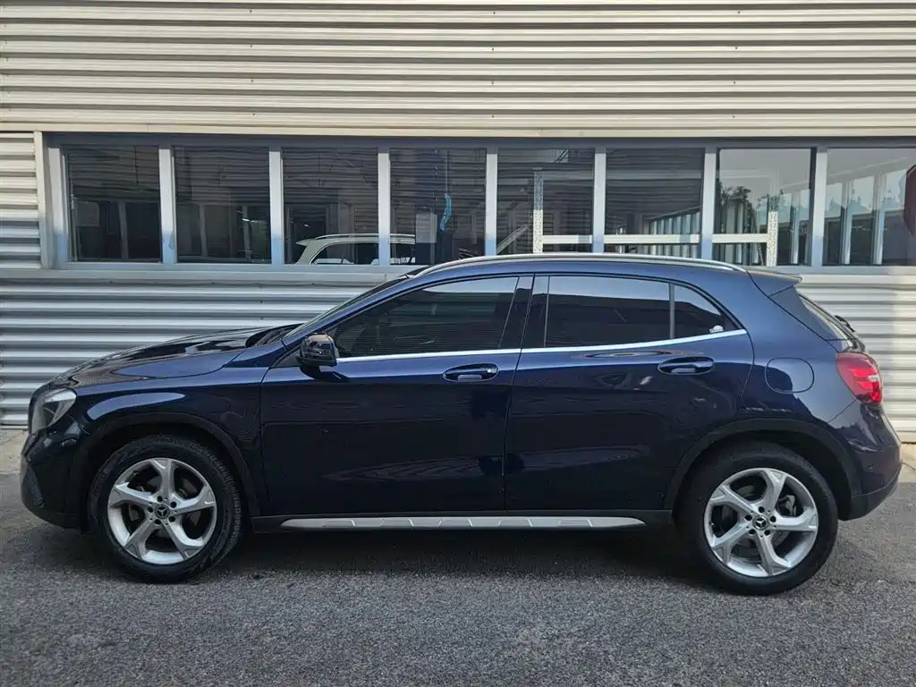 Mercedes-Benz GLA 2018 GLA 200 Dynamic фото 3