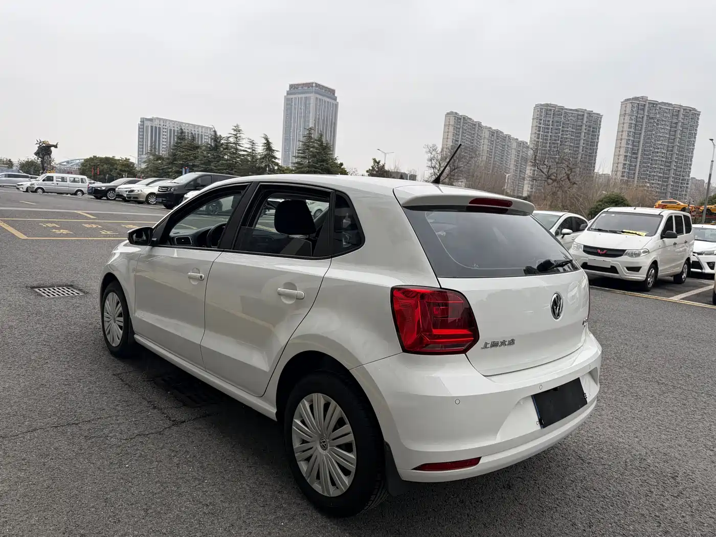 Volkswagen Polo 2016 1.6L Automatic Comfort фото 15
