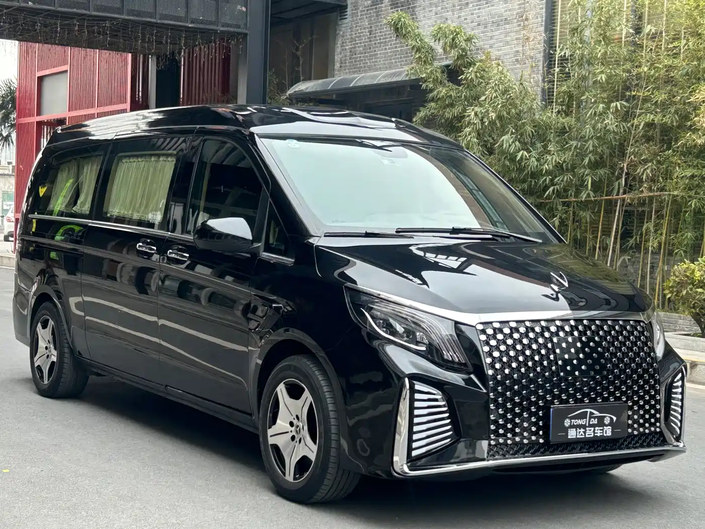 Mercedes-Benz Vito 2023 2.0T Business 7-Seater фото 3