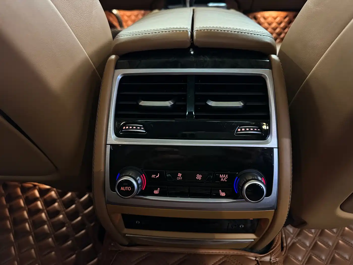 BMW 7 Series 2017 740Li Leading Edition фото 19