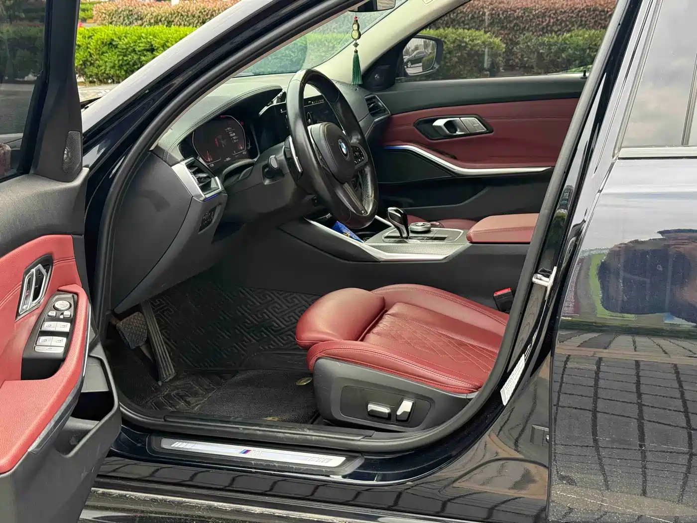 BMW 3 Series 2022 325i M Sport Shadow Edition фото 4