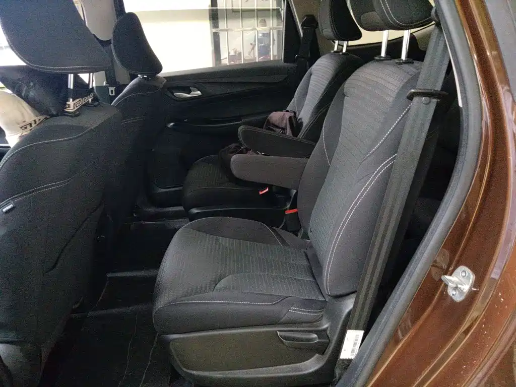 Baojun 730 2020 2019 1.5L Manual Fashion Edition 7-Seater China VI