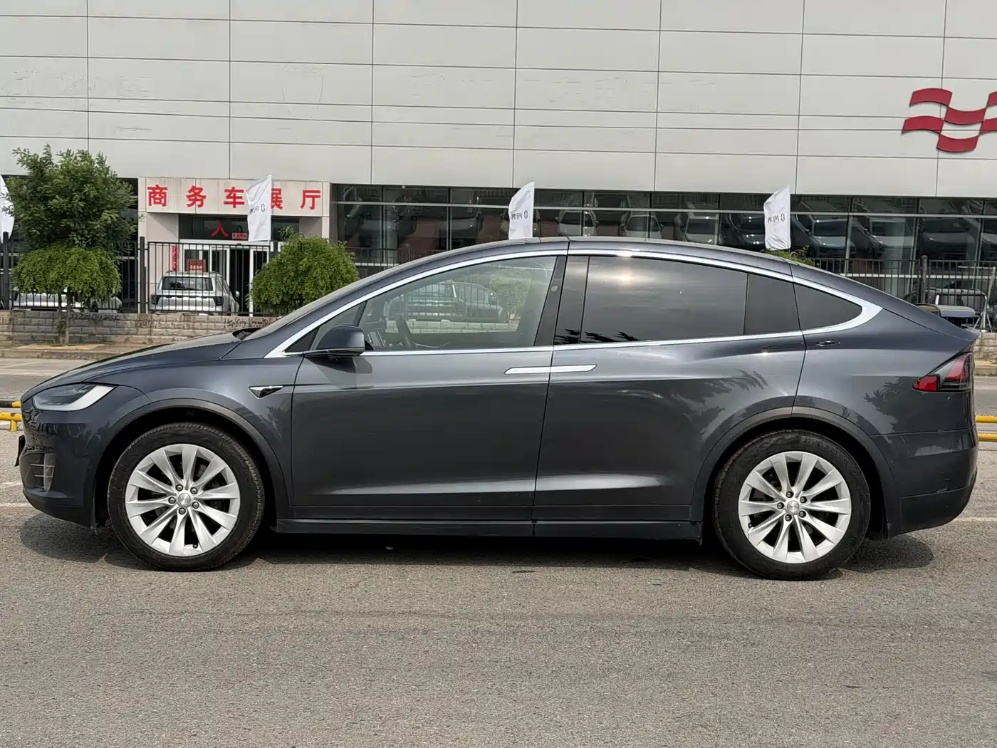 TESLA MODEL X