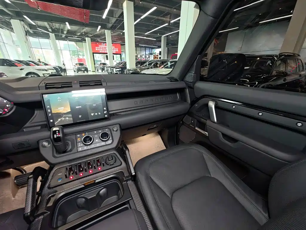 Land Rover Defender 2025 2024 110 5.0T V8
