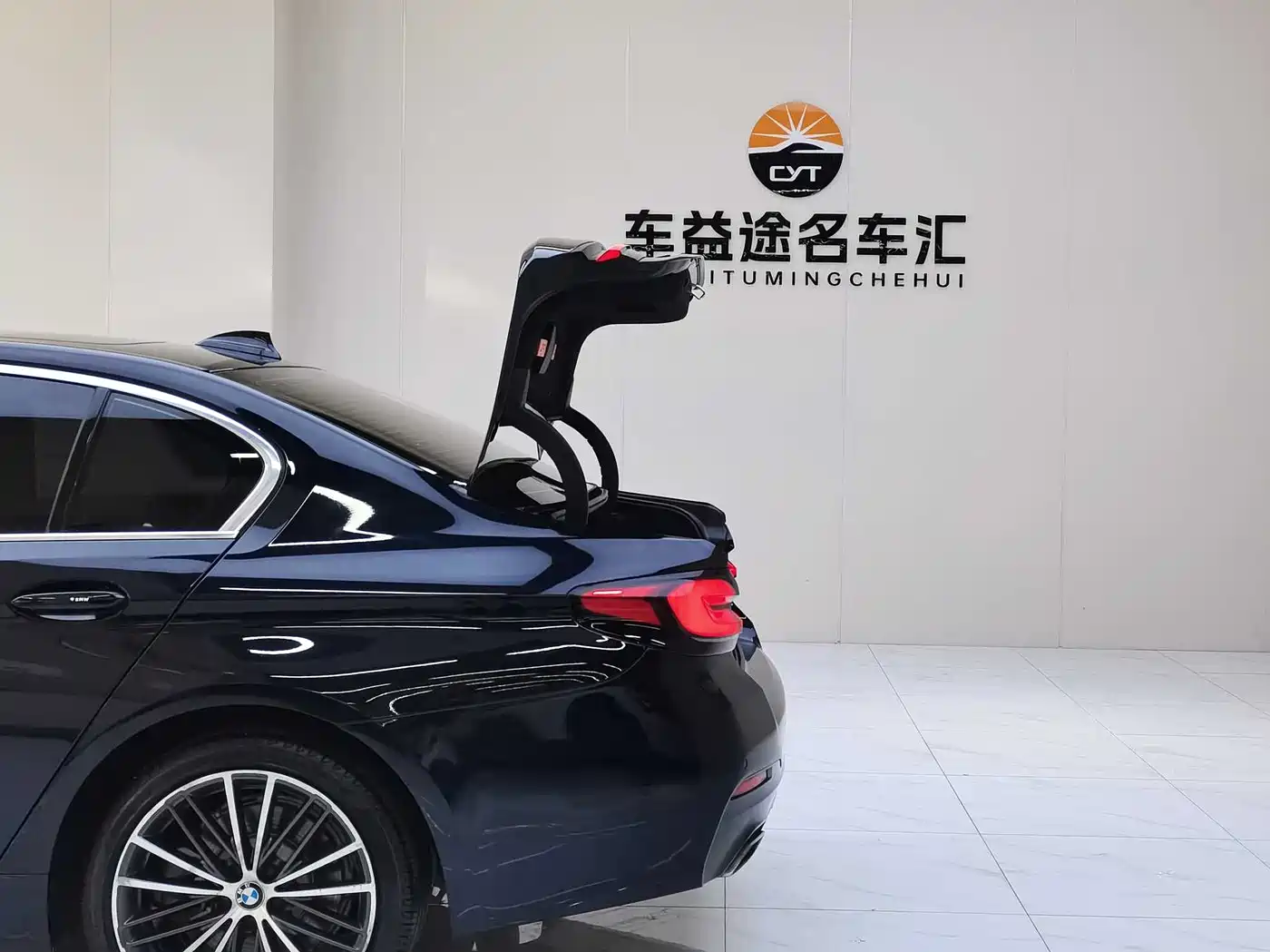 BMW 5 Series 2021 Facelift 530Li Leading M Sport Package фото 11