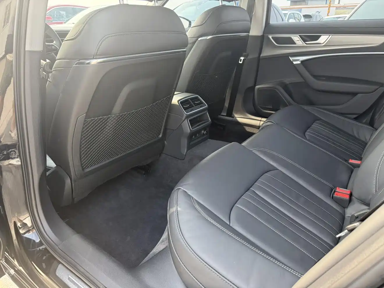 Фото 4 - Audi A6L