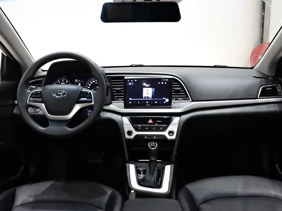 Hyundai Elantra 2016 Model 1.6L Automatic Smart Elite фото 12