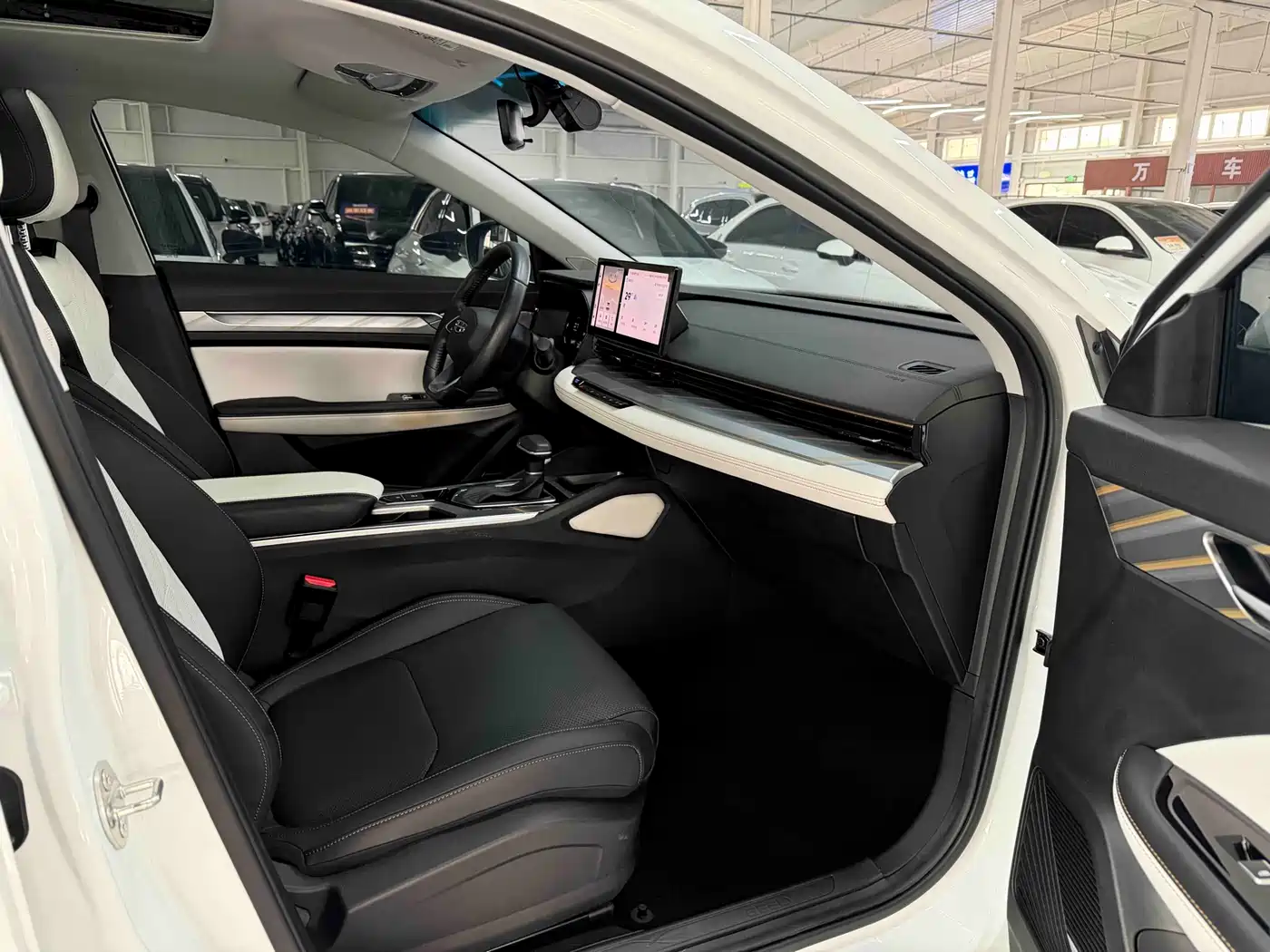 Geely Emgrand L 2022 2022 1.4T CVT Prestige Type