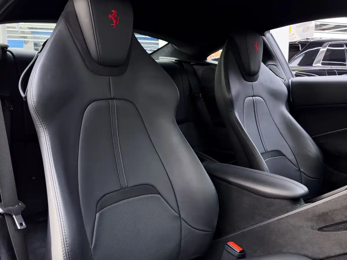 Ferrari Roma 2025 2020 3.9T V8