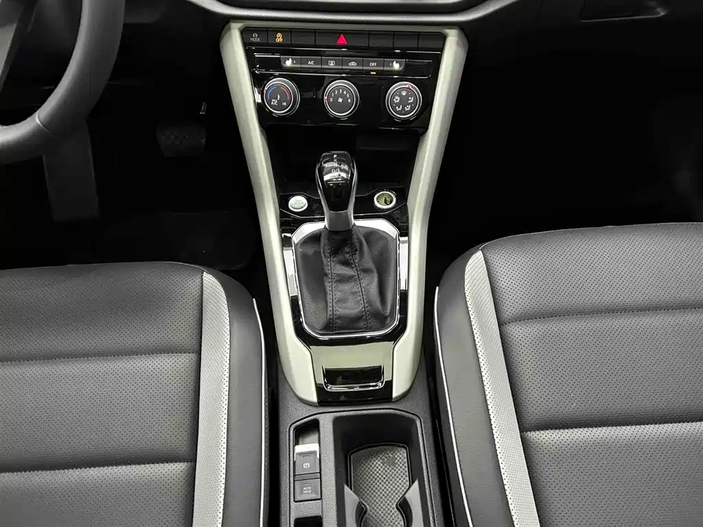 Volkswagen T-ROC 2023 280TSI DSG 2WD Time Edition фото 5