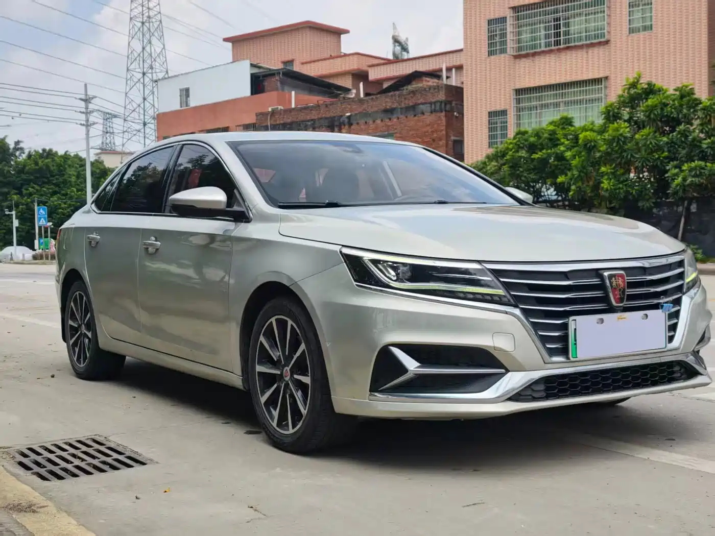 Roewe i6 New Energy 2018 2017 45T Hybrid Connected Smart Premium Edition