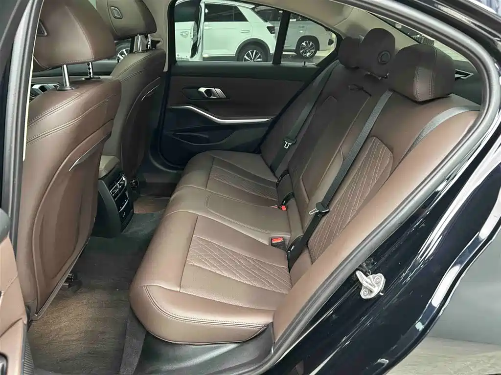 BMW 3 Series 2023 320i M Sport Package фото 14