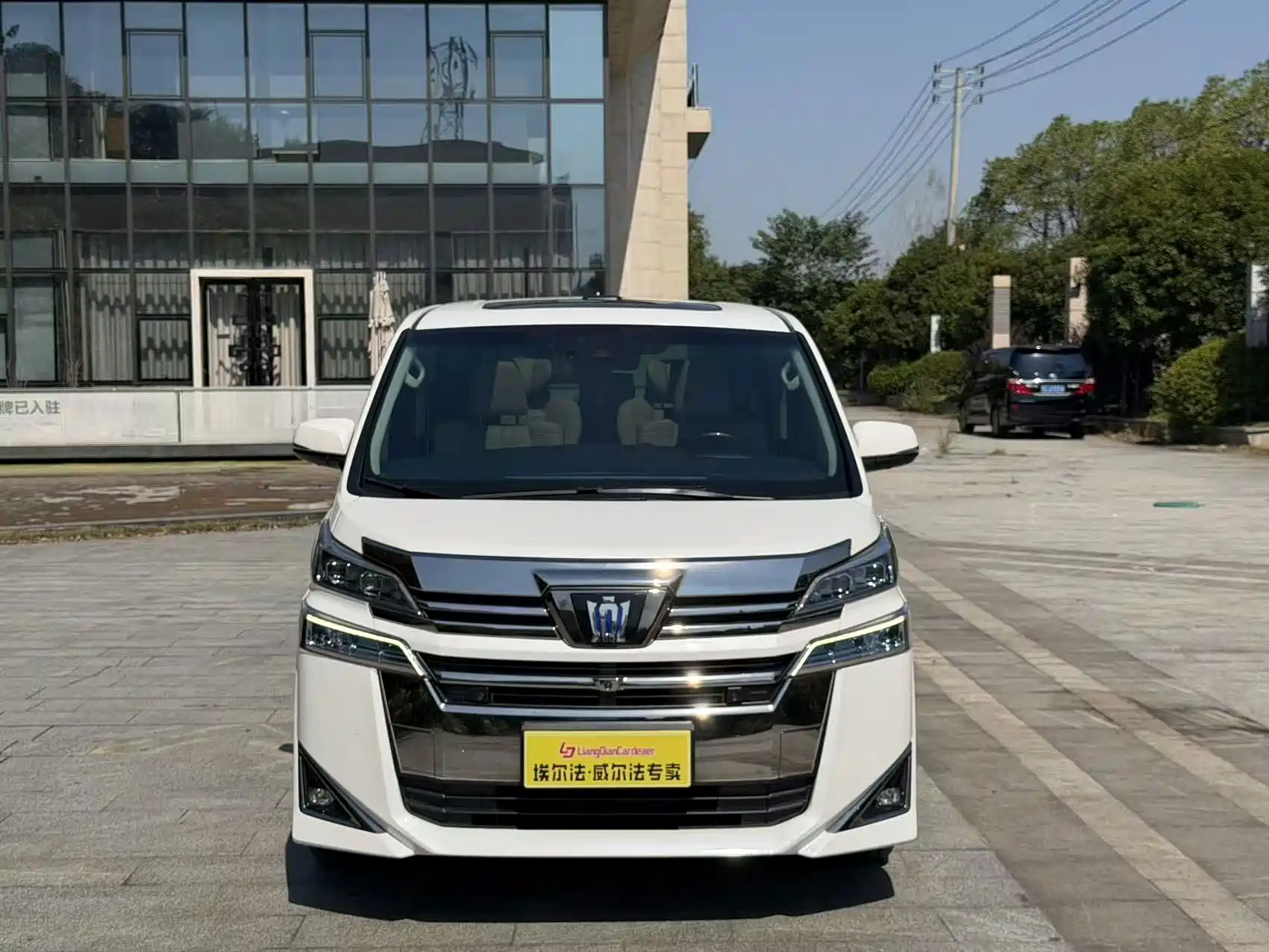 Фото 3 - Toyota Vellfire