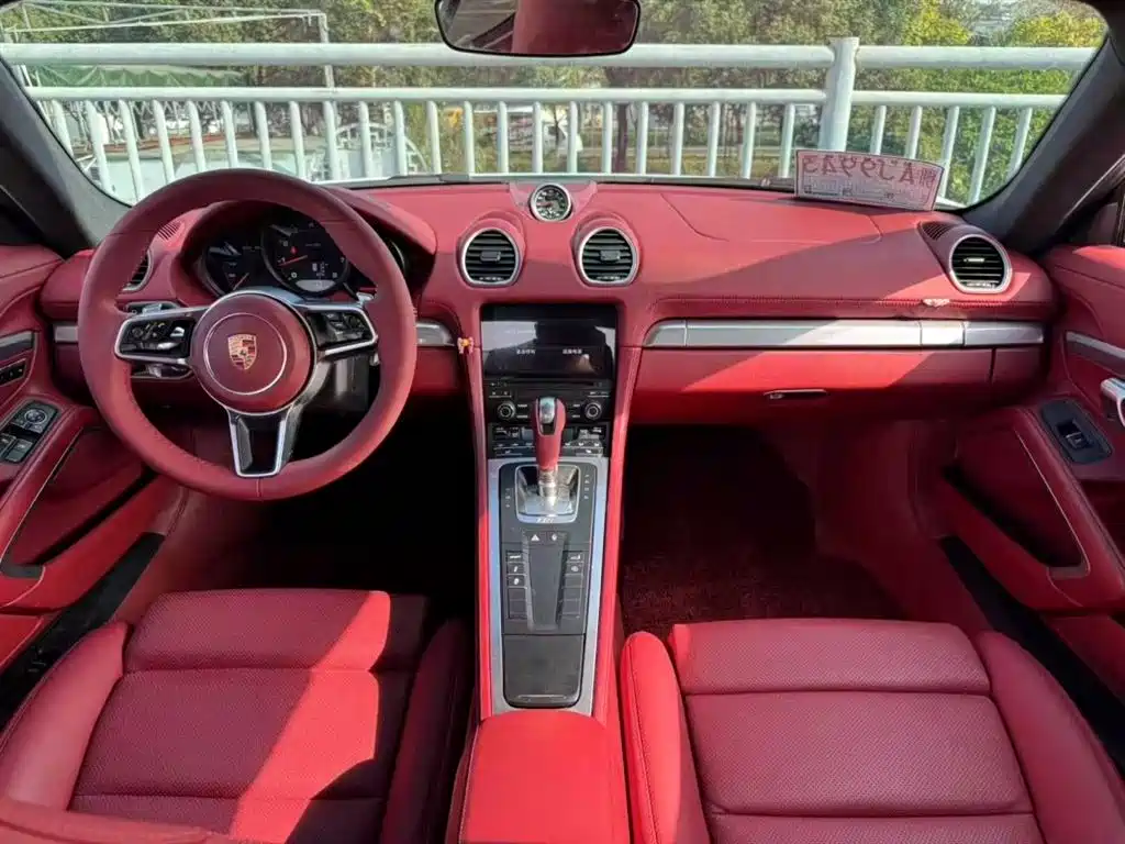 Porsche 718 2018 Cayman 2.0T фото 3
