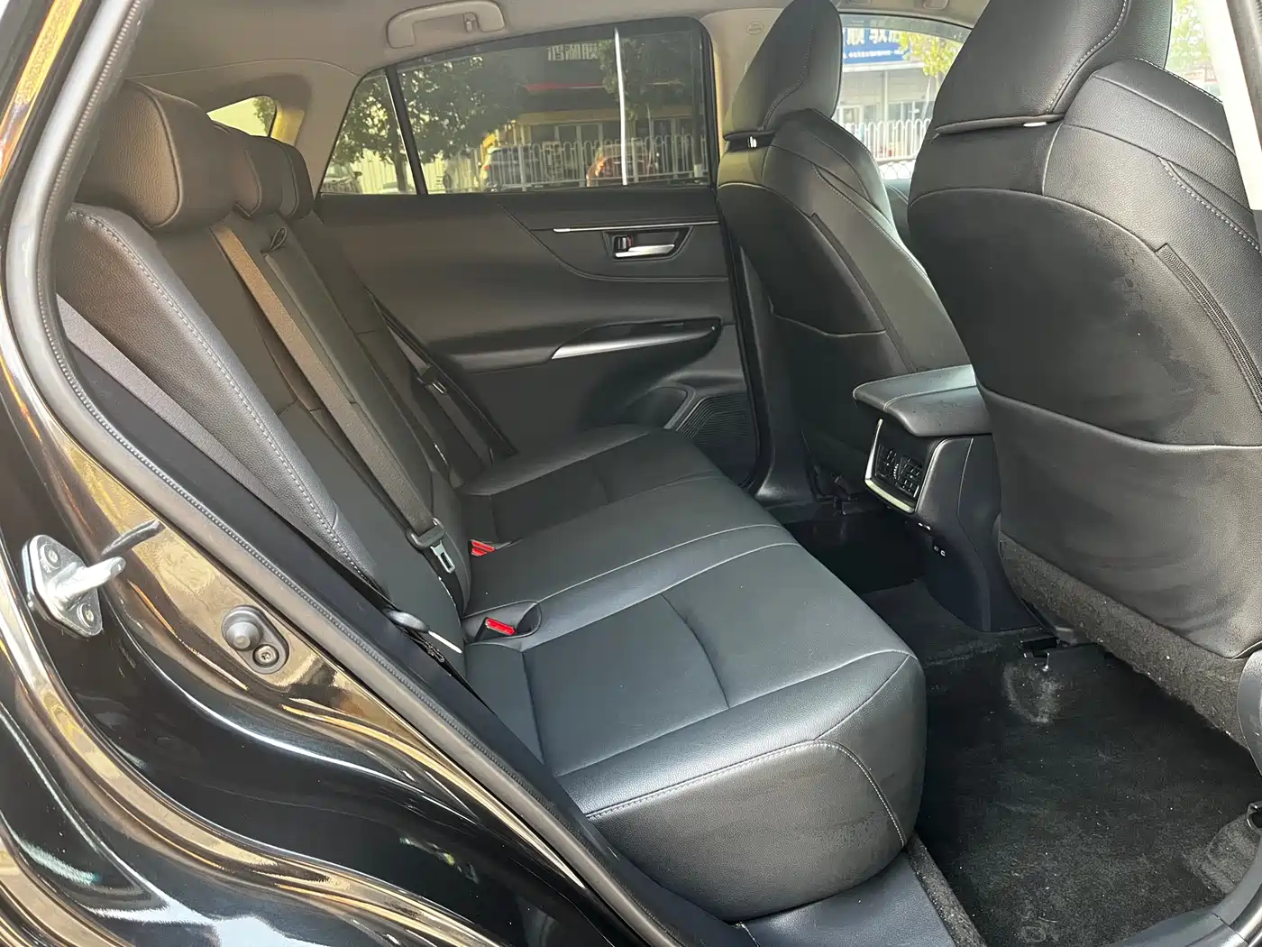 Toyota Venza 2023 2.0L CVT FWD Luxury фото 11