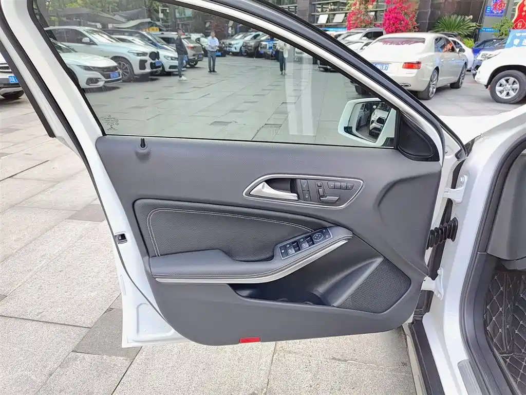 Mercedes-Benz GLA 2017 GLA 220 4MATIC Fashion фото 6