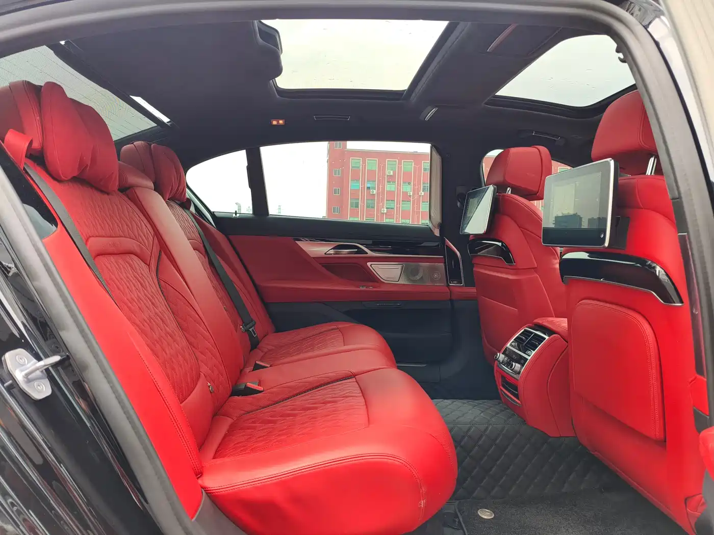 BMW 7 Series 2019 740Li xDrive Executive M Sport Package фото 12