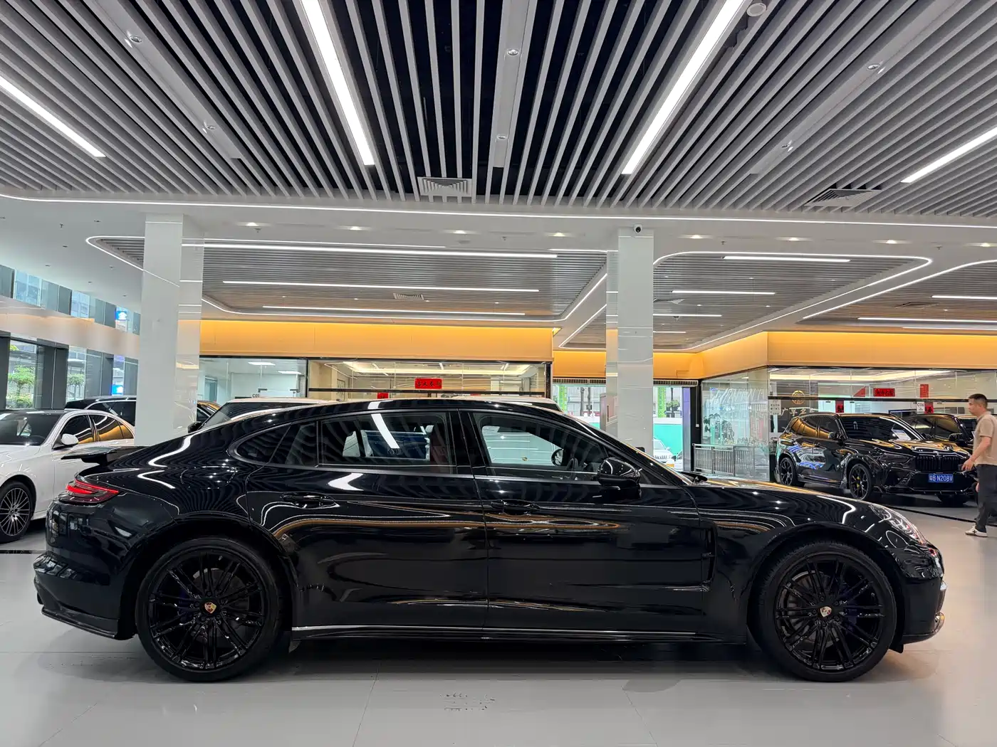 Porsche Panamera 2017 Panamera Executive Long Wheelbase 3.0T фото 11