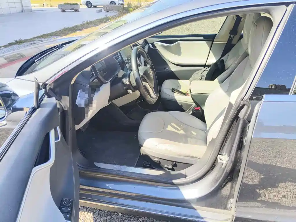 Фото 8 - Tesla Model S