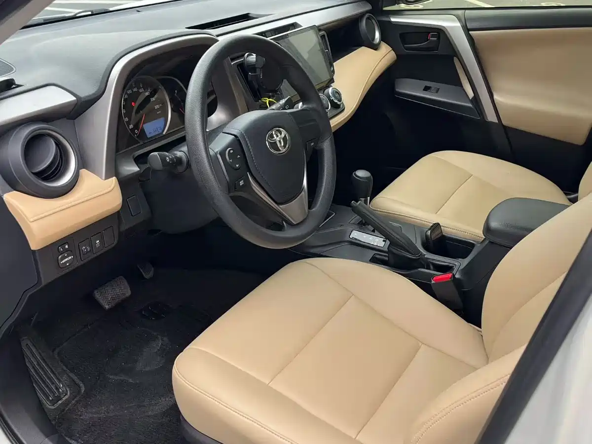 Toyota RAV4 Rongfang 2016 2.0L CVT 2WD Urban (China V) фото 8