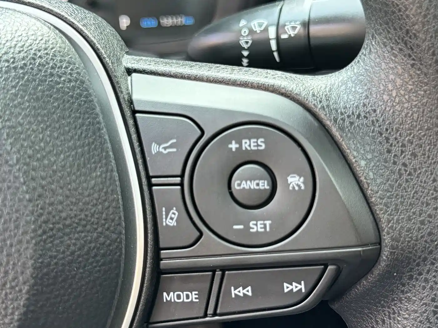 Toyota Corolla 2021 Hybrid 1.8L E-CVT Elite Edition фото 13