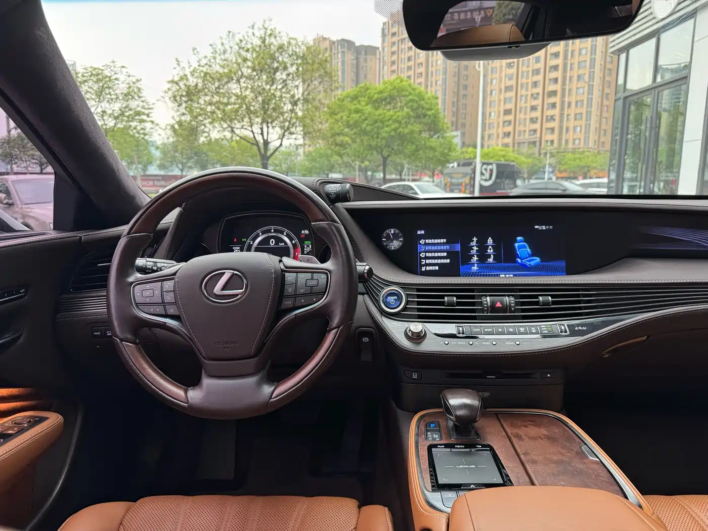 Lexus LS 2018 500h Executive Edition China VI фото 10