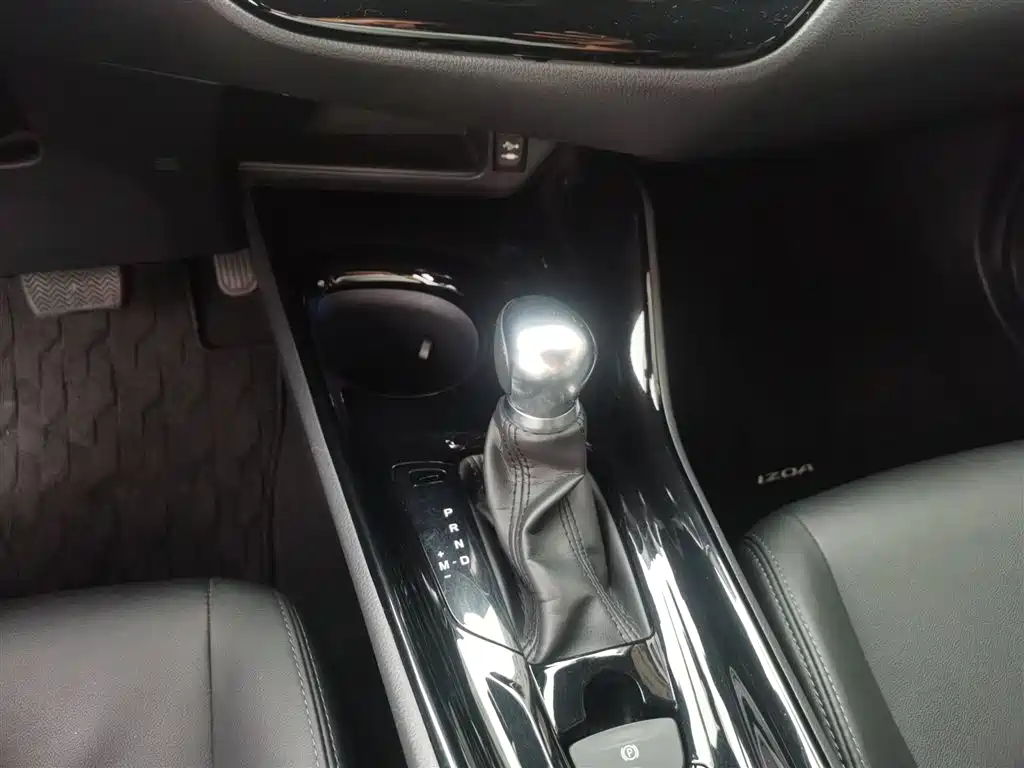 Toyota IZOA 2018 2.0L Yichi Edition China V фото 7