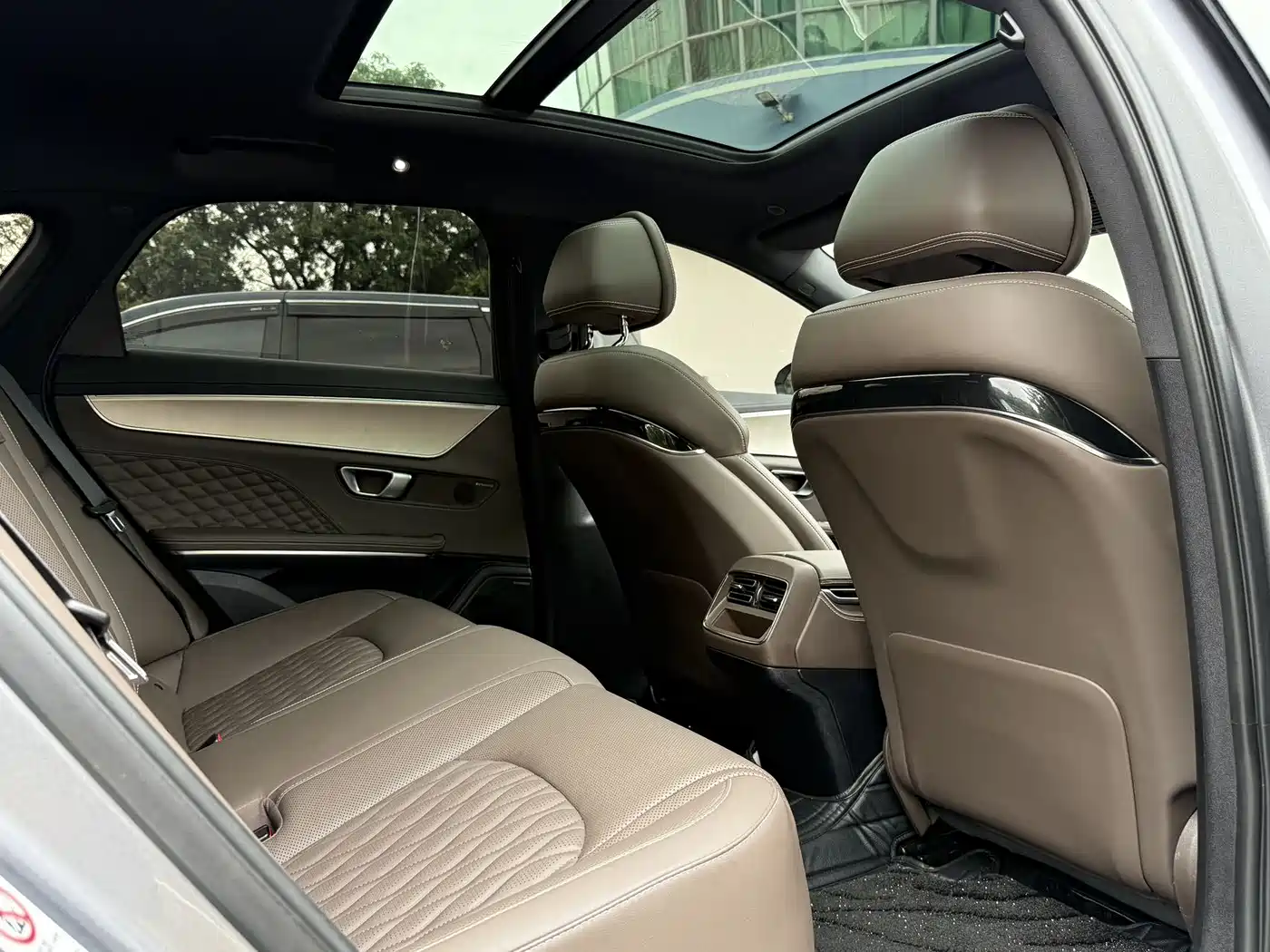 BYD Han 2022 DM-i 121KM Prestige фото 14