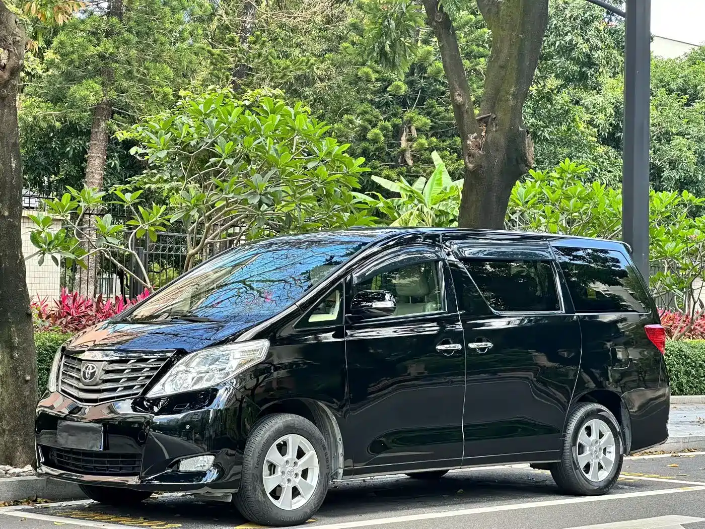 Toyota Alphard 2011 3.5L Luxury Edition
