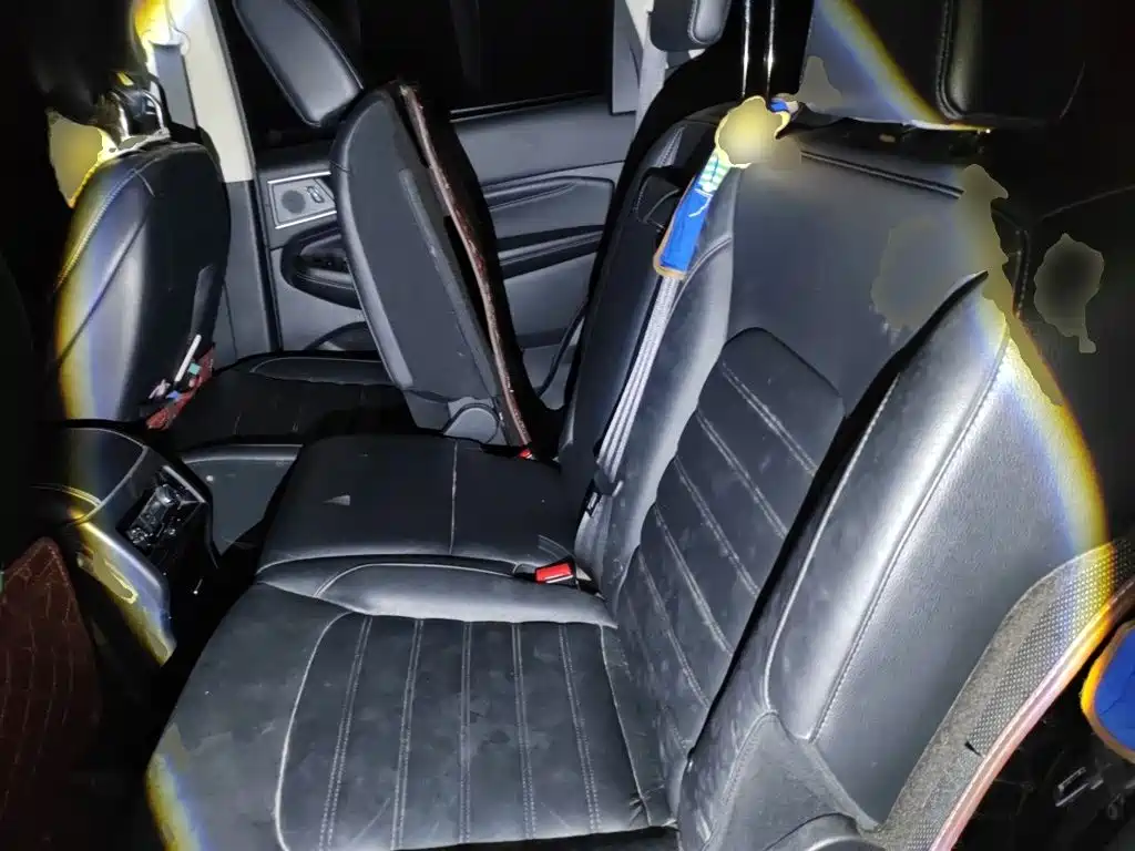 Фото 13 - Ford Edge