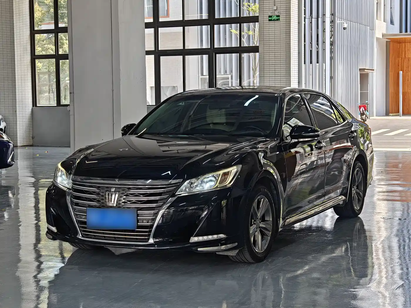 Toyota Crown 2015 2.0T Fashion