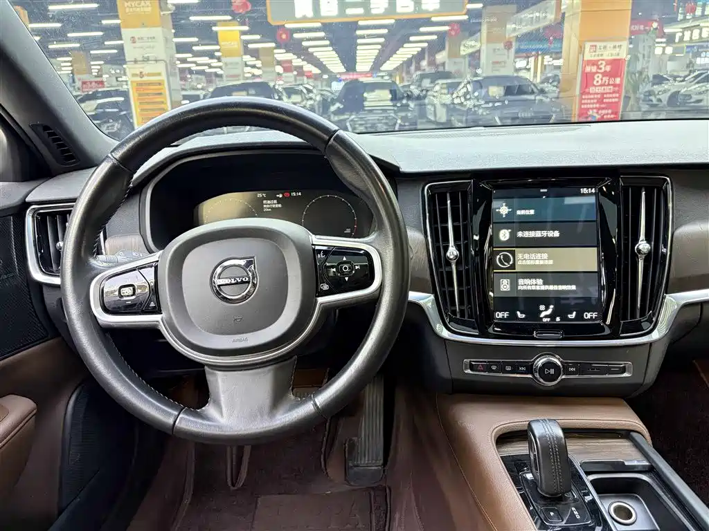 Фото 12 - Volvo V90