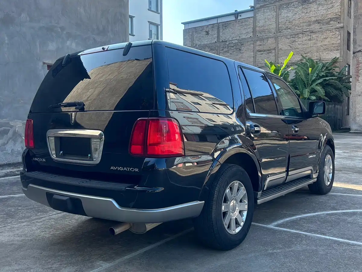 Lincoln Navigator 2005 2004 Model 5.4L