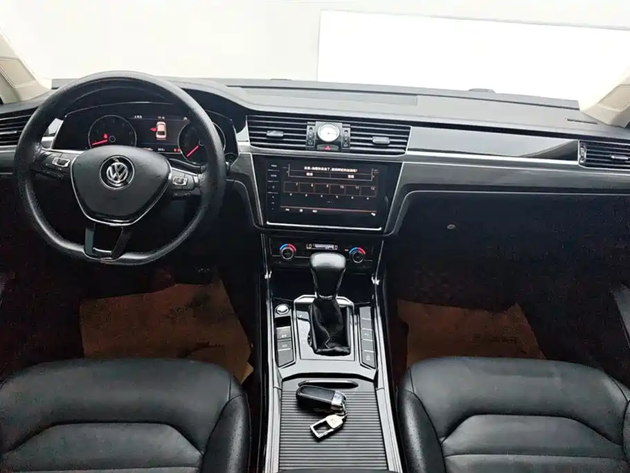 Volkswagen Phideon 2018 Facelift 380TSI FWD Business фото 12