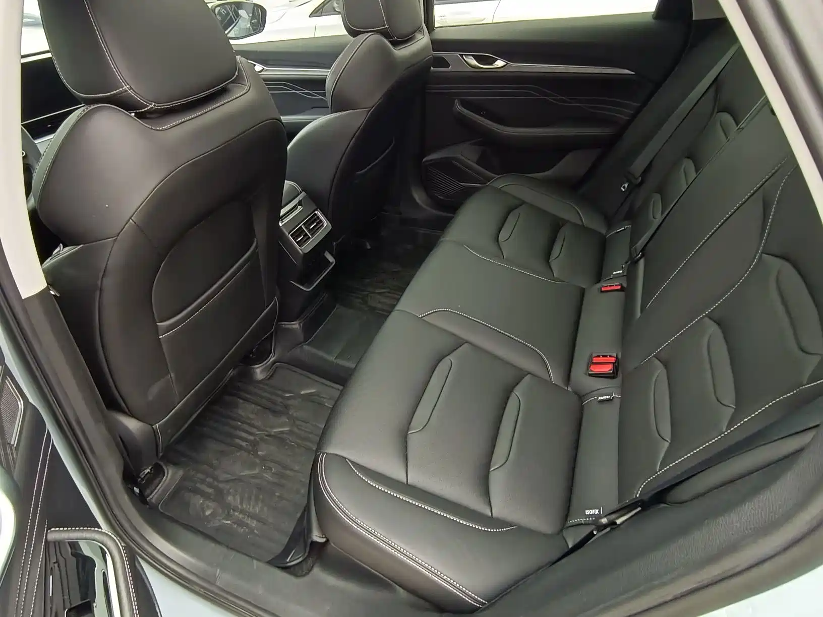 Фото 4 - Geely Preface