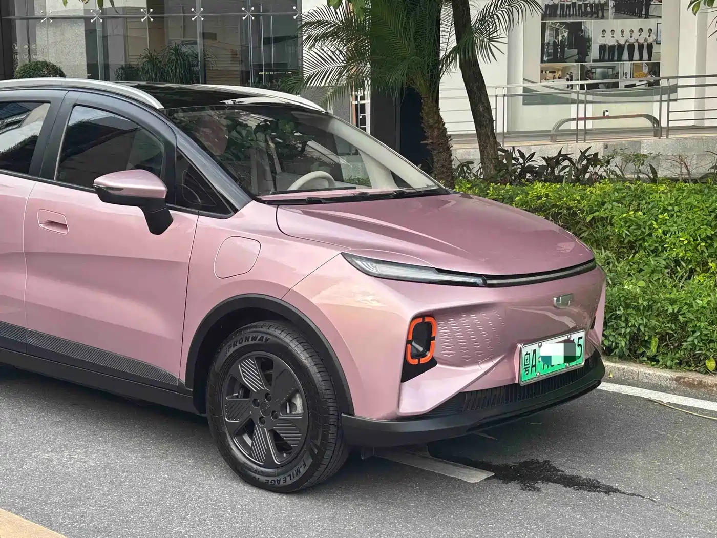 Фото 7 - Geely Geometry E Firefly