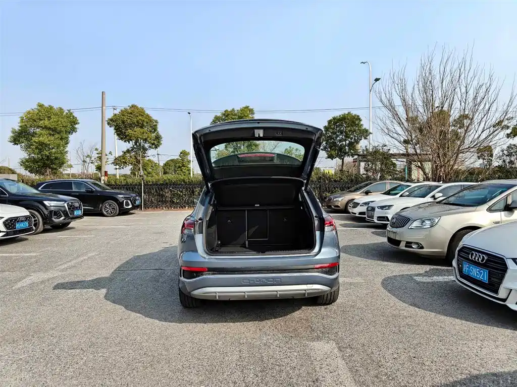 AUDI Q4 E TRON