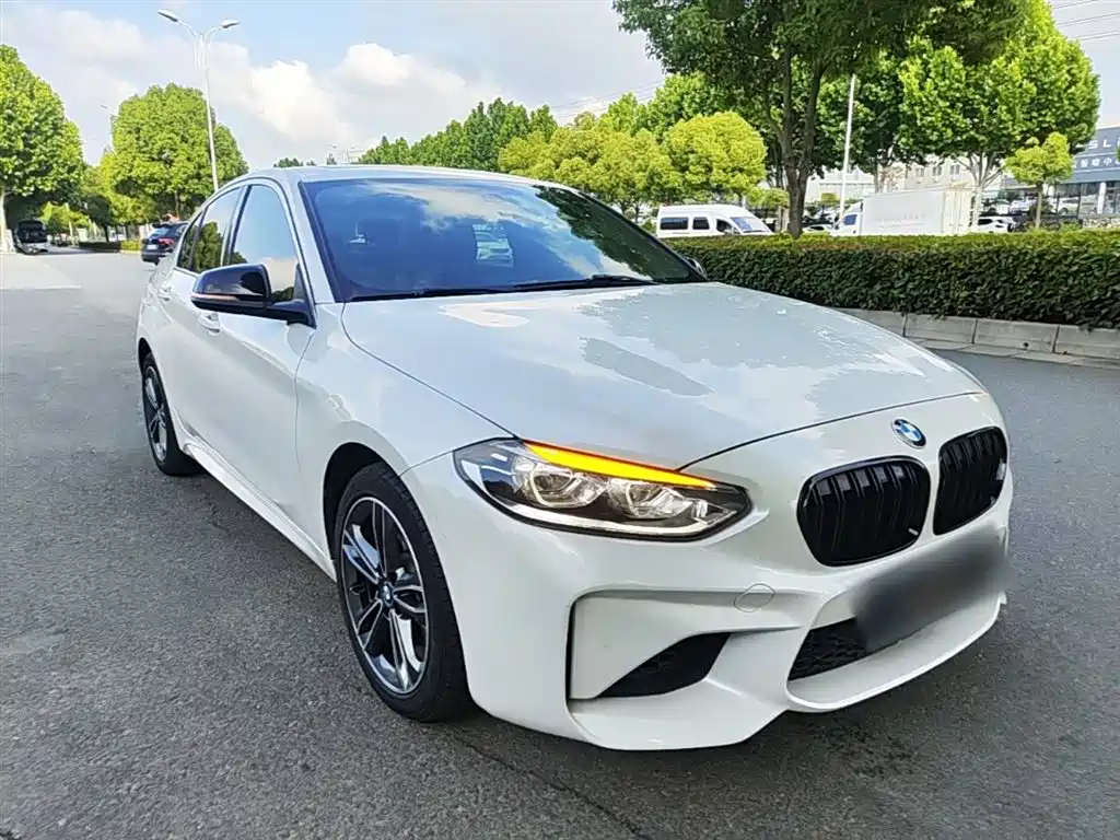 BMW 1 Series 2018 Facelift 118i Sport фото 4