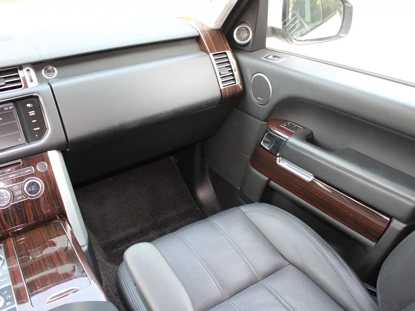 Land Rover Range Rover 2013 NA 5.0 V8 Vogue SE фото 12