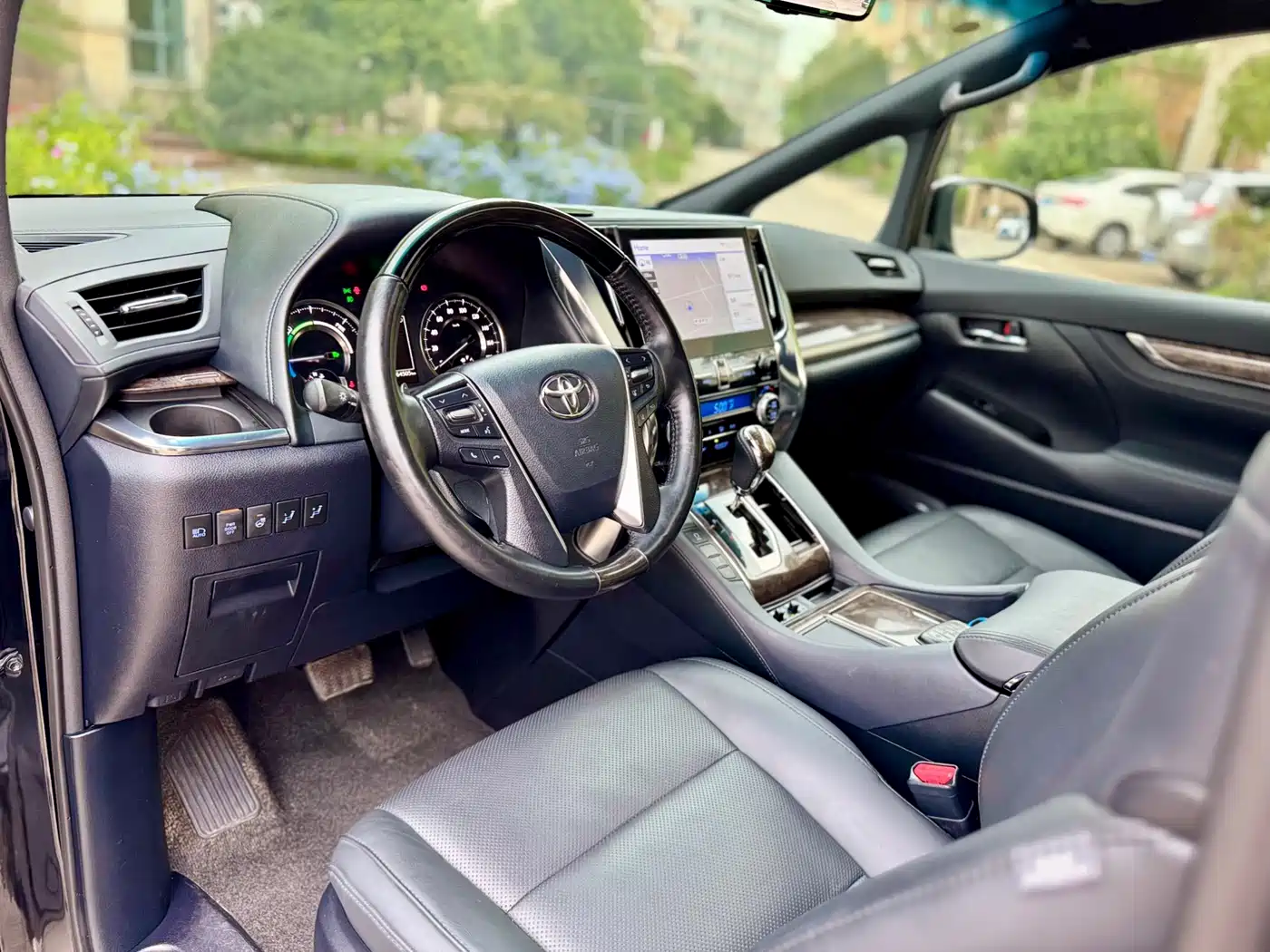 Toyota Vellfire 2023 Crown Hybrid 2.5L HV Premium фото 6