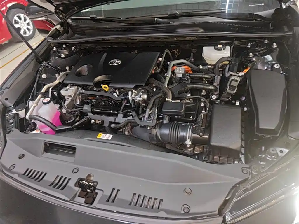 Toyota Camry 2024 Hybrid 2.0HE Elite Edition фото 20