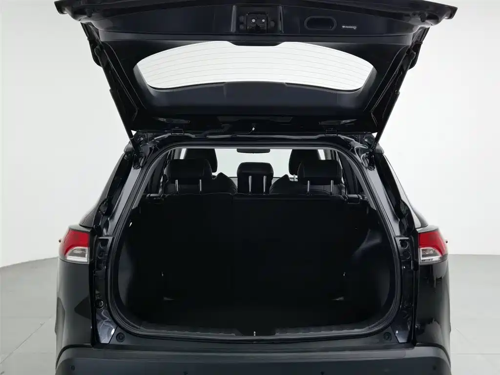 Toyota Frontlander 2023 2.0L CVT Elite Edition фото 16