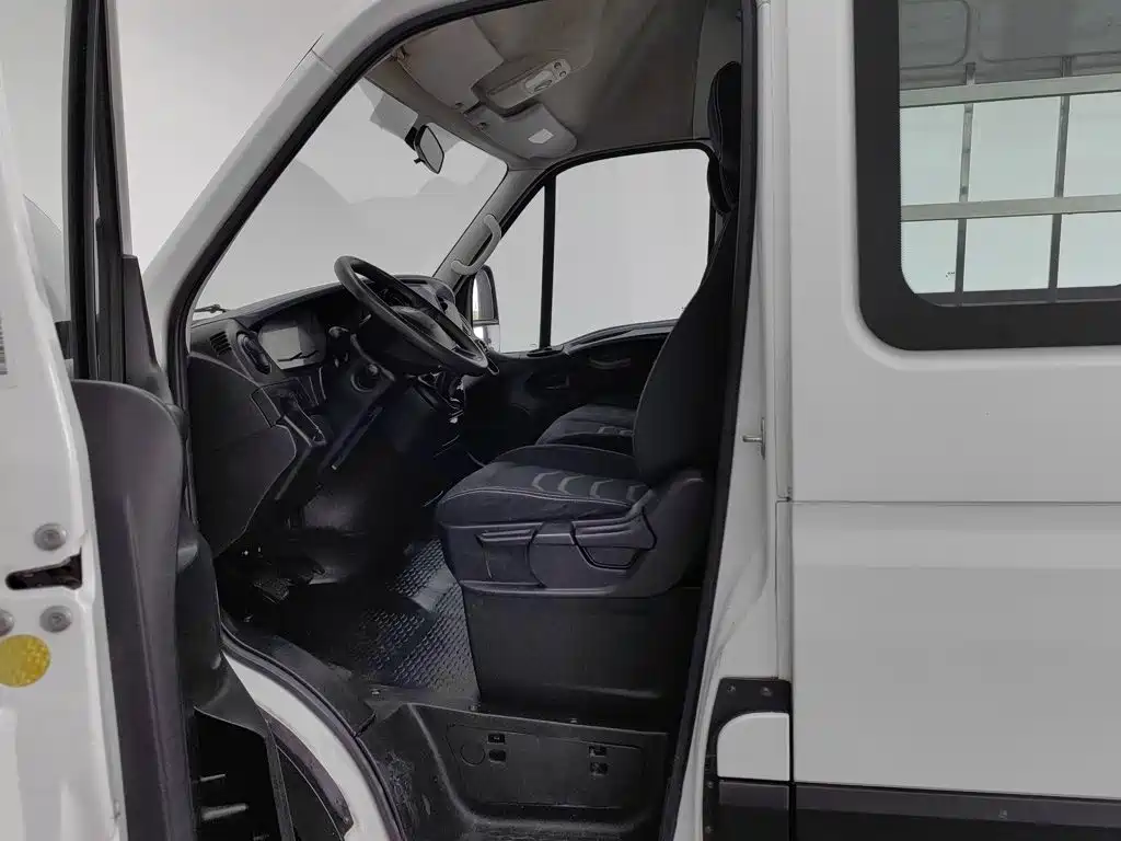 Iveco Daily 2021 2021 2.0T Manual Chaorui Long Wheelbase Short Overhang High Roof Sliding Door F1A