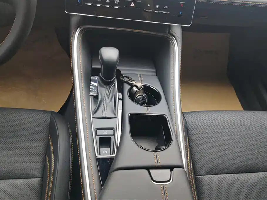 Toyota Avalon 2024 Hybrid 2.0L Luxury Edition фото 16