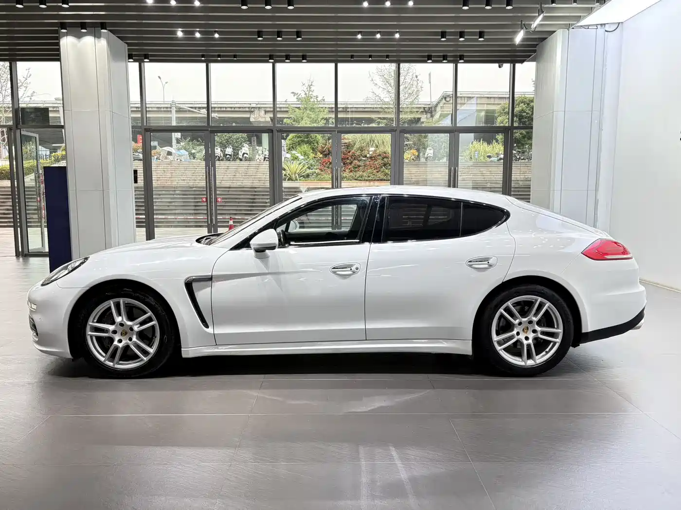 Porsche Panamera 2016 Panamera Edition 3.0T фото 7