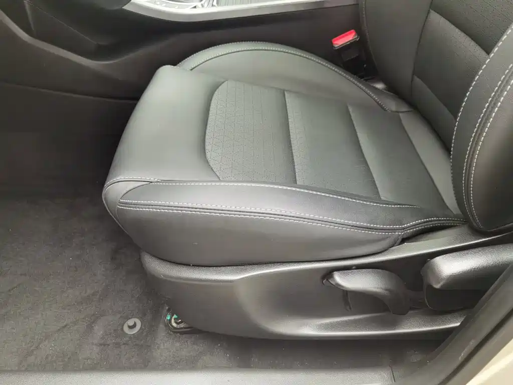 Фото 20 - Geely Emgrand